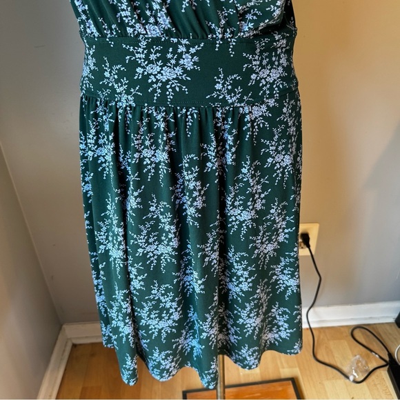 Lark & Ro Fixed Wrap Hunter Green Floral Short Sleeve Casual Dress Size 16 - Picture 6 of 9